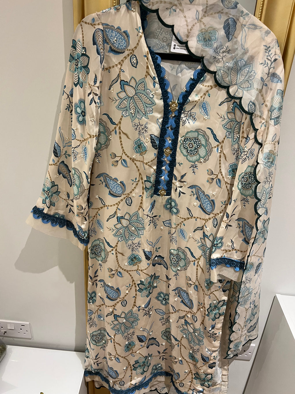 Beige blue Silk set !