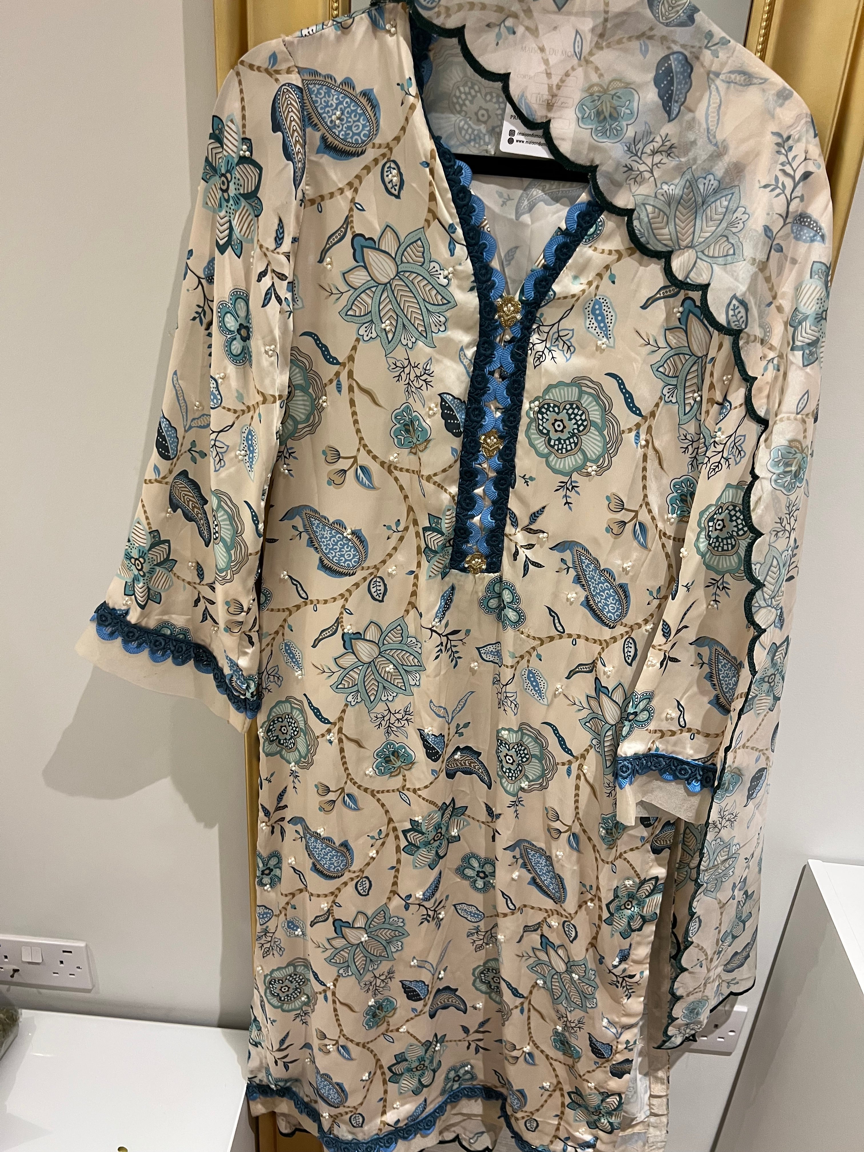 Beige blue Silk set !