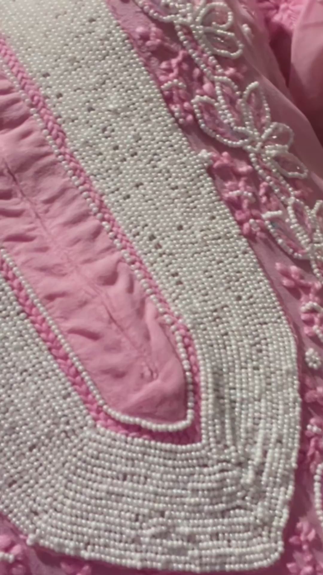 Pink and Kiwi florals and pearls!